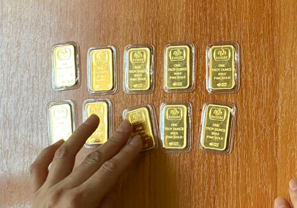 Иностранца задержали с партией контрабандных золотых пластин в аэропорту Алматы 
