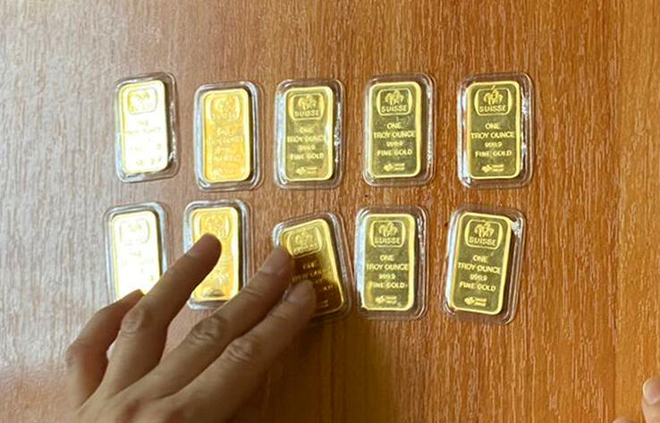 Иностранца задержали с партией контрабандных золотых пластин в аэропорту Алматы 