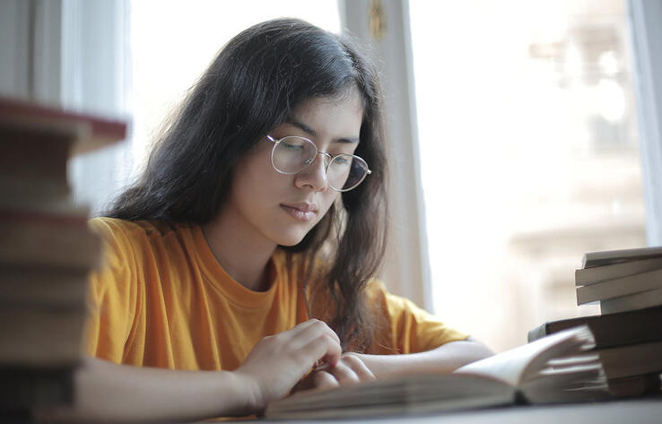 Компьютеризация обучения привела к ухудшению зрения казахстанских школьников