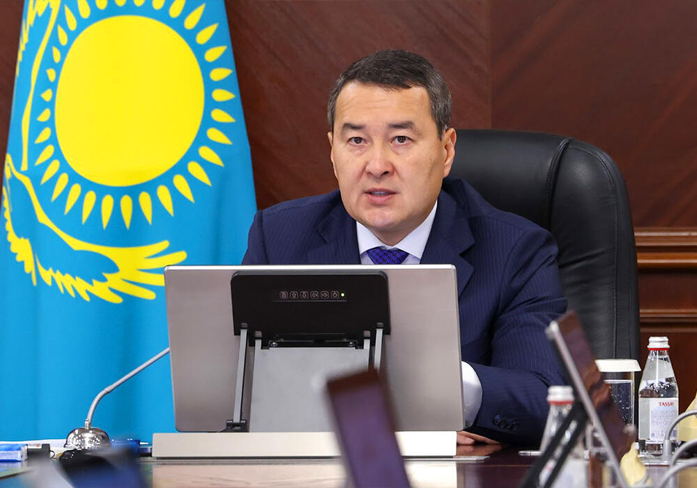 Смаилов поручил разработать критерии оценки встречи министров и акимов с населением 