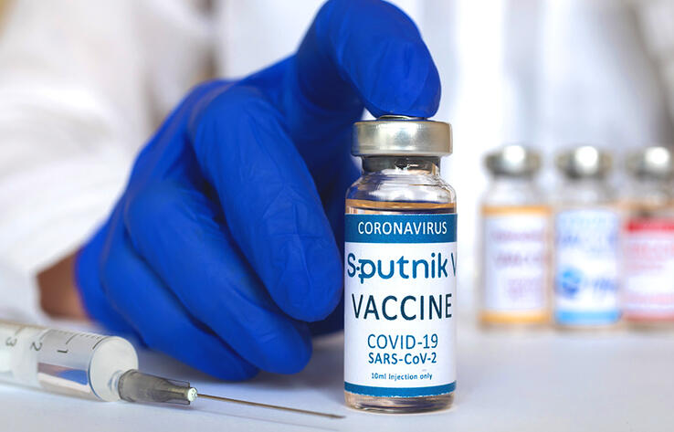 Минздрав РФ продлил срок годности вакцины "Спутник V" 