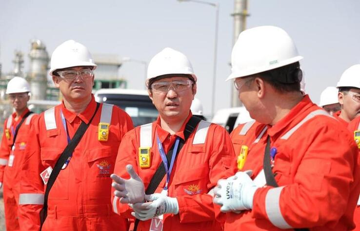 Minister of Energy visits Kashagan oilfield