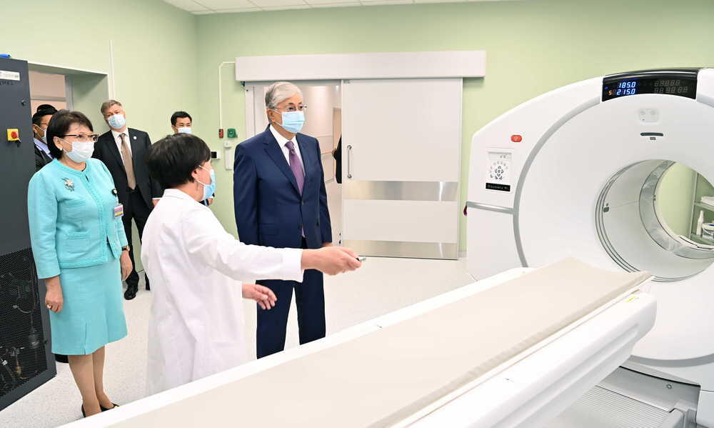 Kazakh President visits Nuclear Medicine Centre. Images | akorda.kz