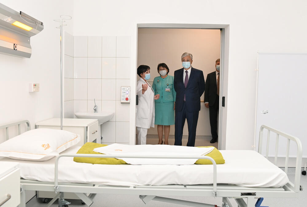 Kazakh President visits Nuclear Medicine Centre. Images | akorda.kz
