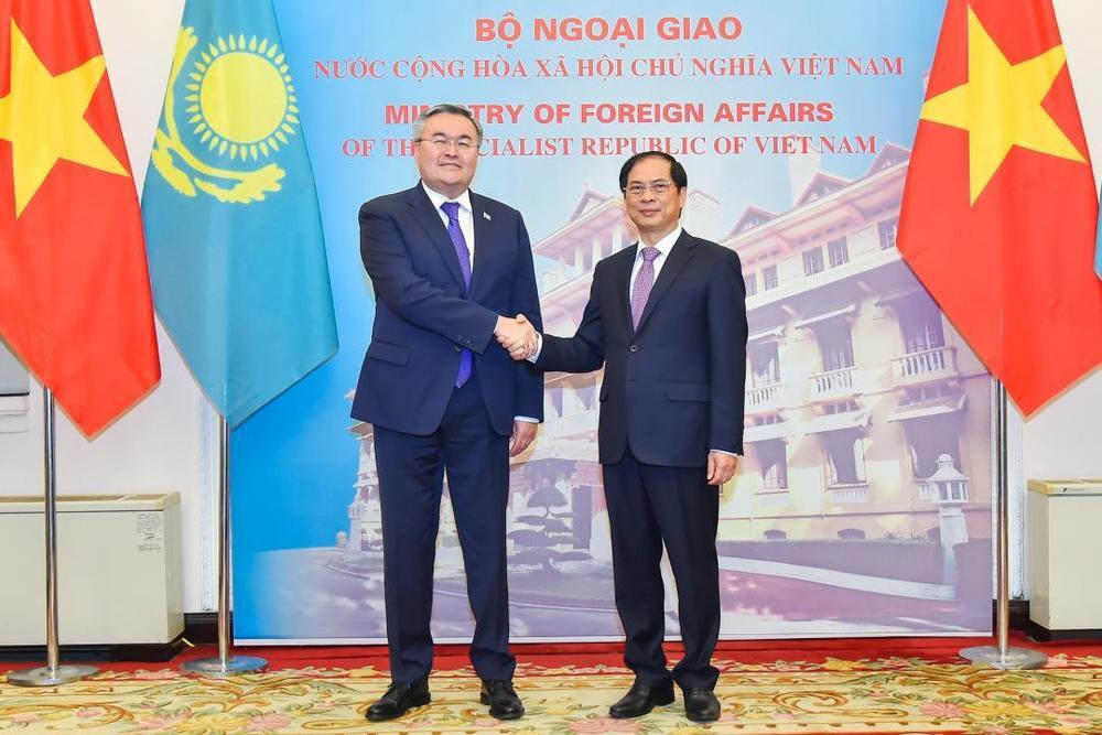 Kazakh FM Mukhtar Tleuberdi visits Vietnam. Images | gov.kz