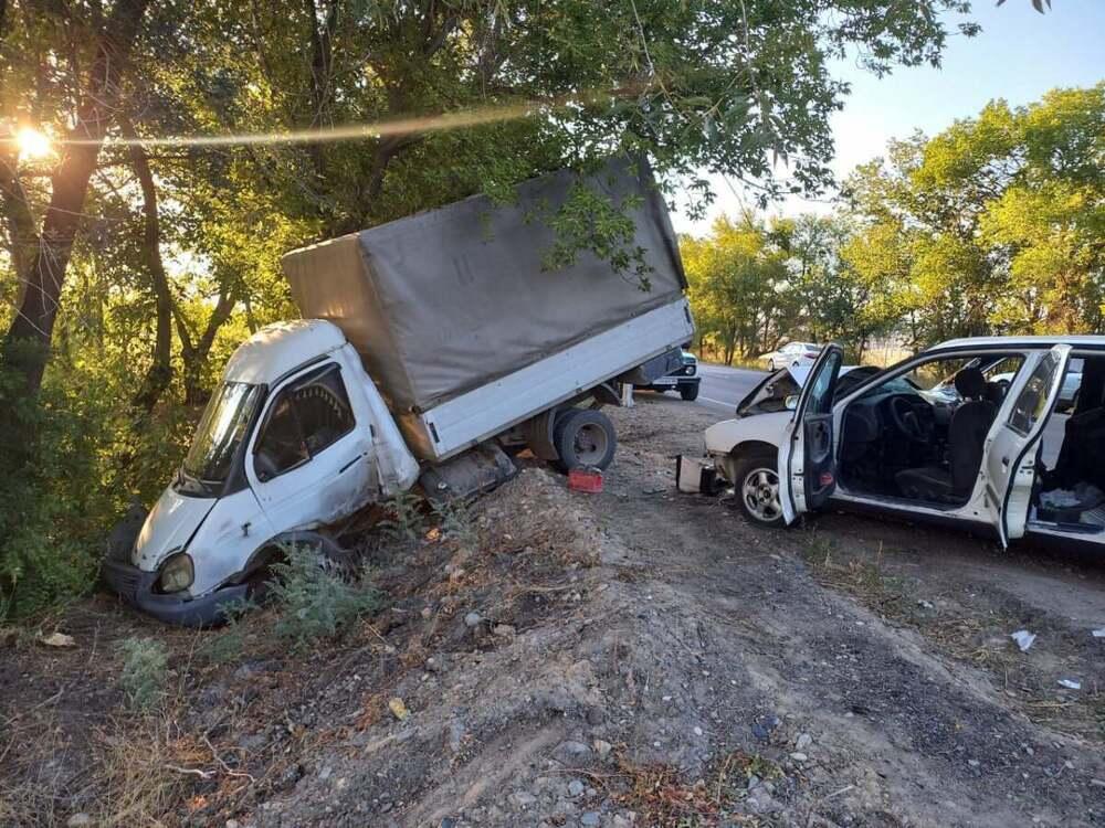 Восемь человек пострадали в ДТП на трассе Талдыкорган - Уштобе. Фото: Polisia.kz