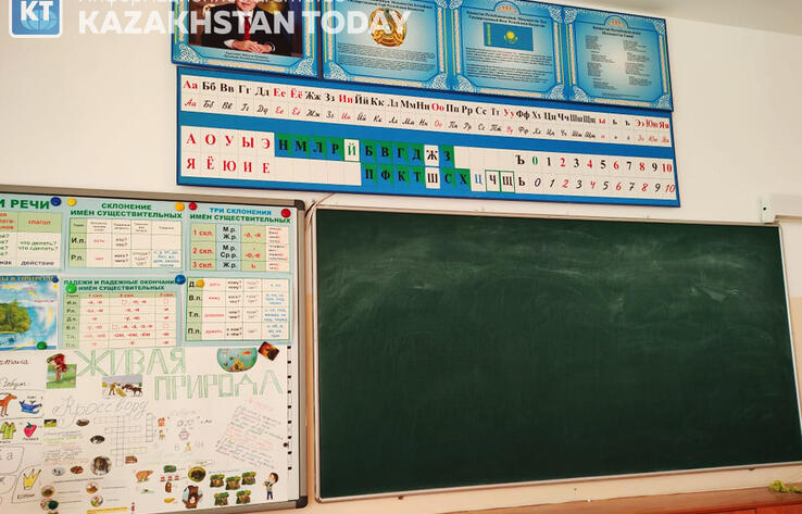 Как будет решаться проблема с трехсменными школами в Алматинской области, рассказал президенту Султангазиев