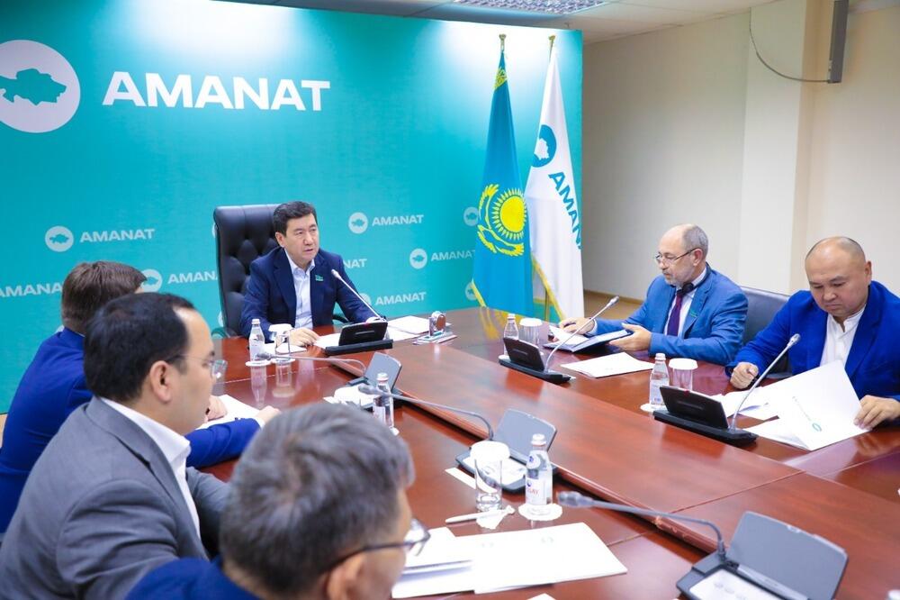 Партия AMANAT обновляет платформу с учетом новых запросов общества. Фото: AMANAT