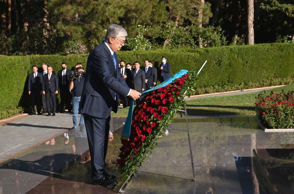 Токаев возложил венок к могиле общенационального лидера Азербайджана . Фото: Акорда