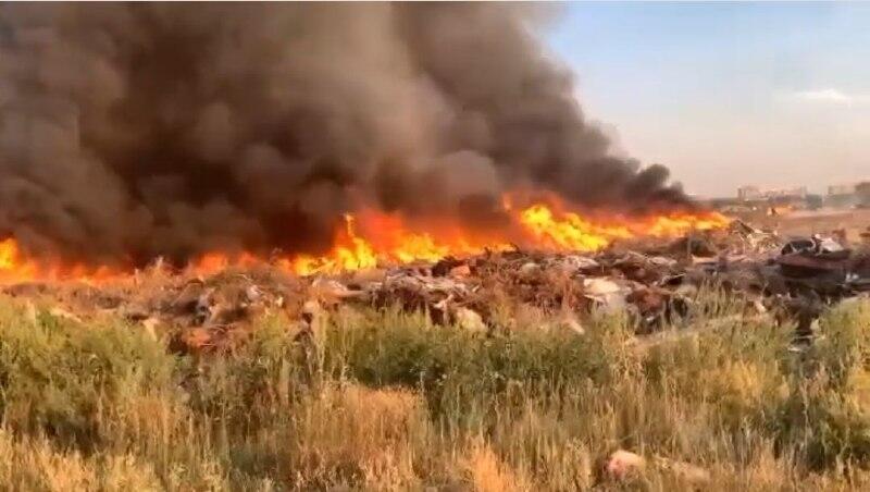 В Уральске произошел пожар на мусорном полигоне