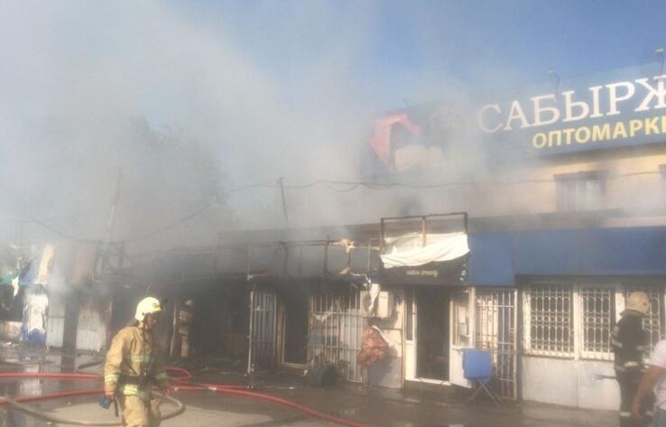 Пожарные ликвидировали пожар в магазине Алматы
