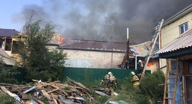 В Костанае в результате пожара в оружейном магазине погибли два человека 
