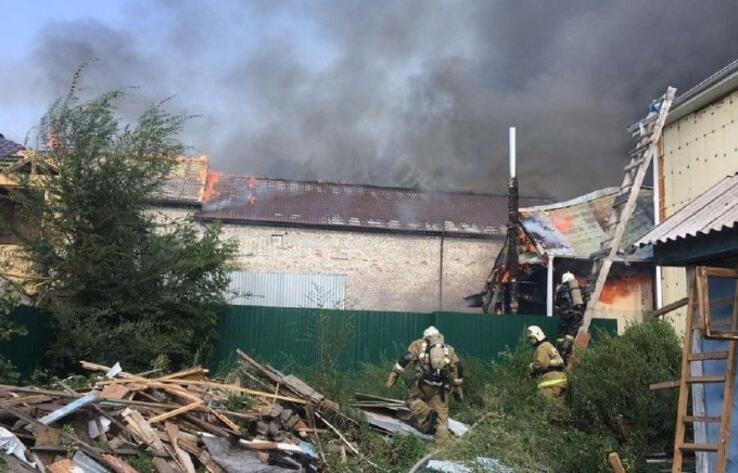В Костанае в результате пожара в оружейном магазине погибли два человека 
