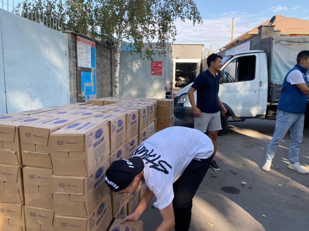 Из Алматы в Костанайскую область отправили гуманитарную помощь . Фото: Акимат Алматы