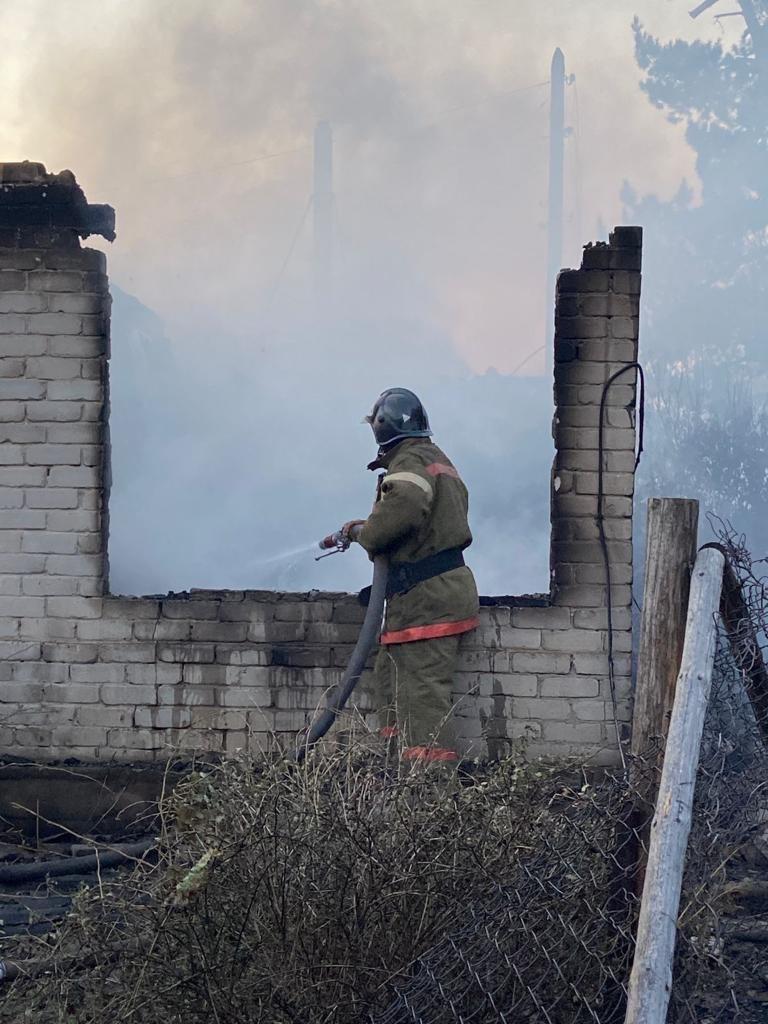 Президент облетел на вертолете пострадавшие от пожара районы в Костанайской области 
