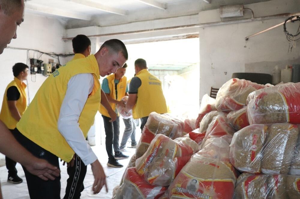 Свыше 800 тонн гуманитарной помощи собрала партия AMANAT. Фото: AMANAT