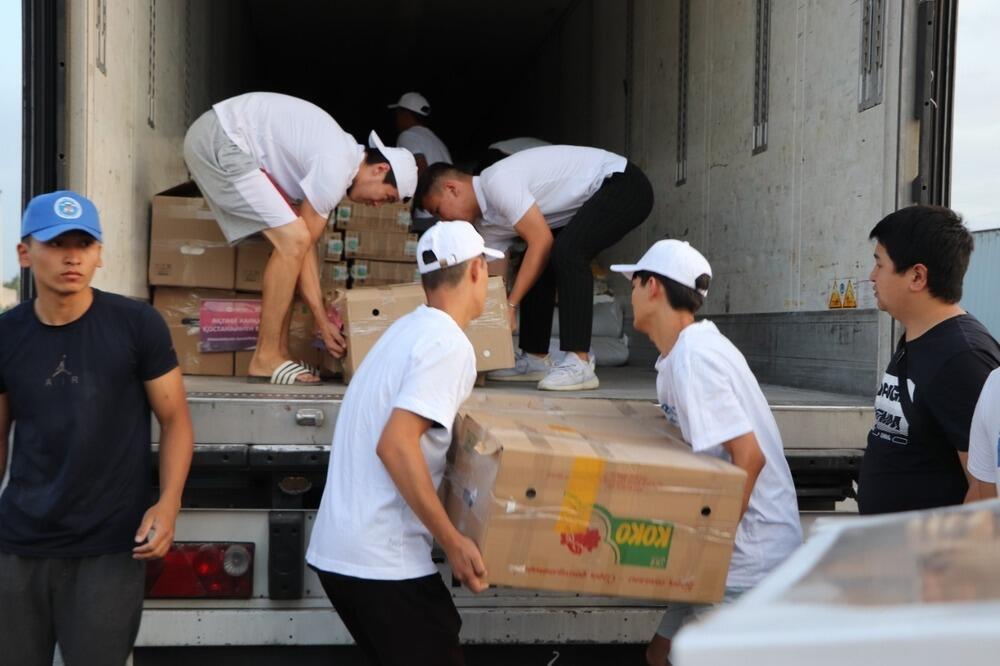 Свыше 800 тонн гуманитарной помощи собрала партия AMANAT. Фото: AMANAT