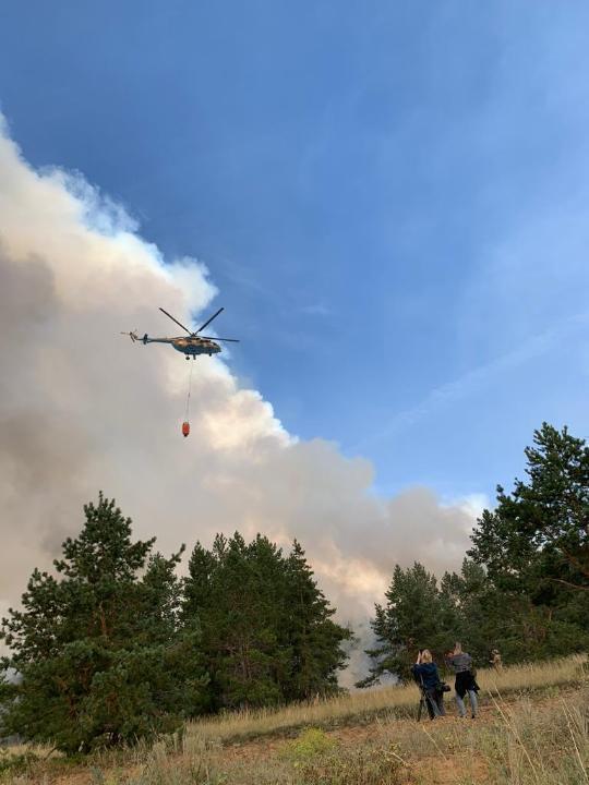 Спасатели ВКО показали видео тушения пожара с вертолета