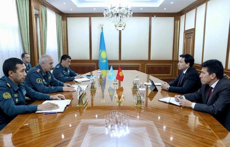 Глава Минобороны РК обсудил с послом Кыргызстана двусторонне военное сотрудничество 