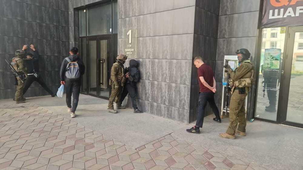 В Нур-Султане задержаны трое вооруженных членов ОПГ 