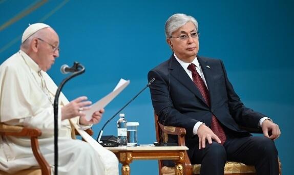 Папа римский: Я прибыл в Казахстан в качестве паломника мира с целью поиска диалога и единства. Фото: Акорда