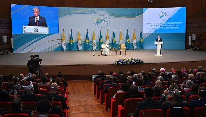Папа римский: Я прибыл в Казахстан в качестве паломника мира с целью поиска диалога и единства. Фото: Акорда