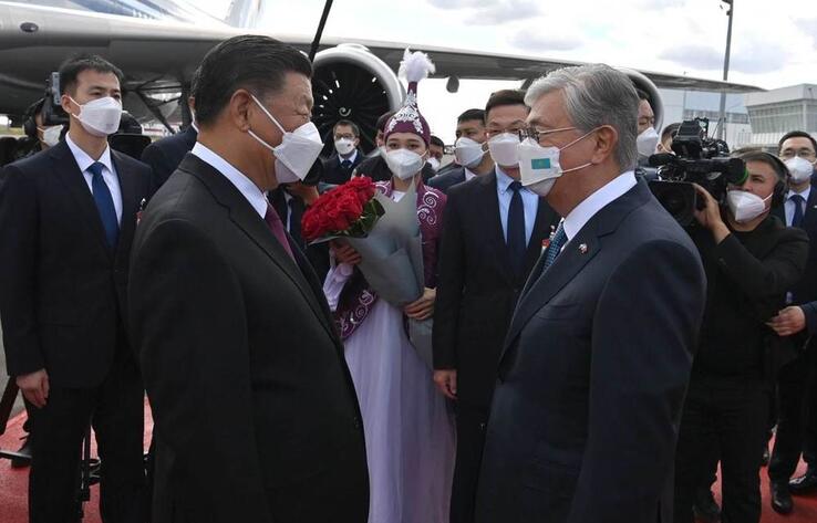 Си Цзиньпин прилетел в Казахстан с госвизитом
