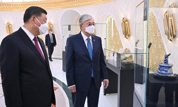 Токаев и Си Цзиньпин посетили выставку "Казахстан - Китай: Диалог тысячелетий"