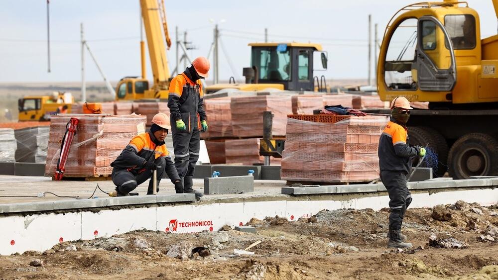 Смаилов проверил строительство жилья для пострадавших от лесных пожаров в Костанайской области . Фото: primeminister.kz