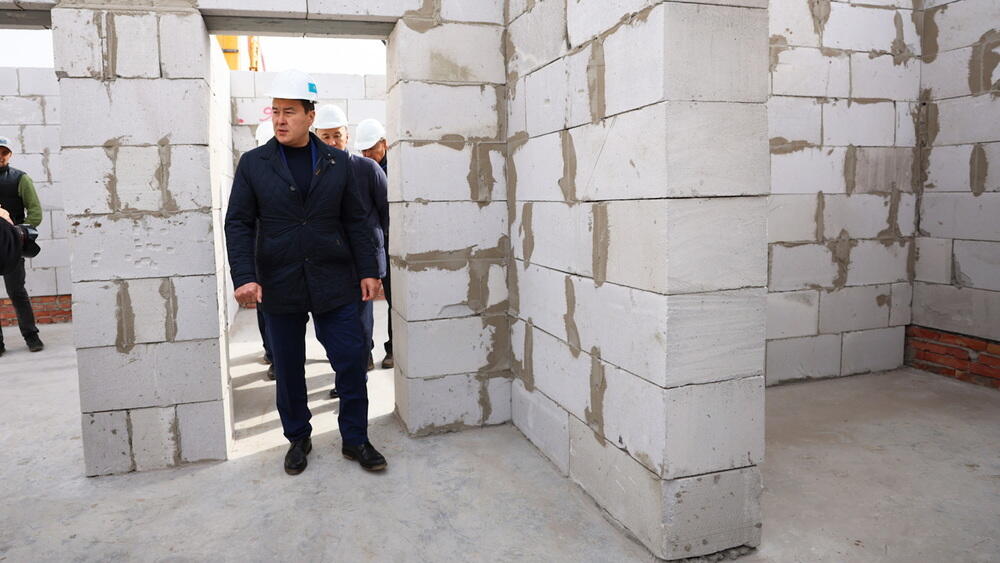 Смаилов проверил строительство жилья для пострадавших от лесных пожаров в Костанайской области . Фото: primeminister.kz