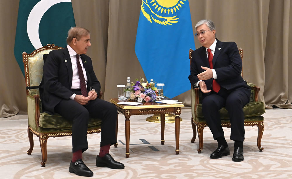 Tokayev holds meeting with Pakistani PM Shehbaz Sharif