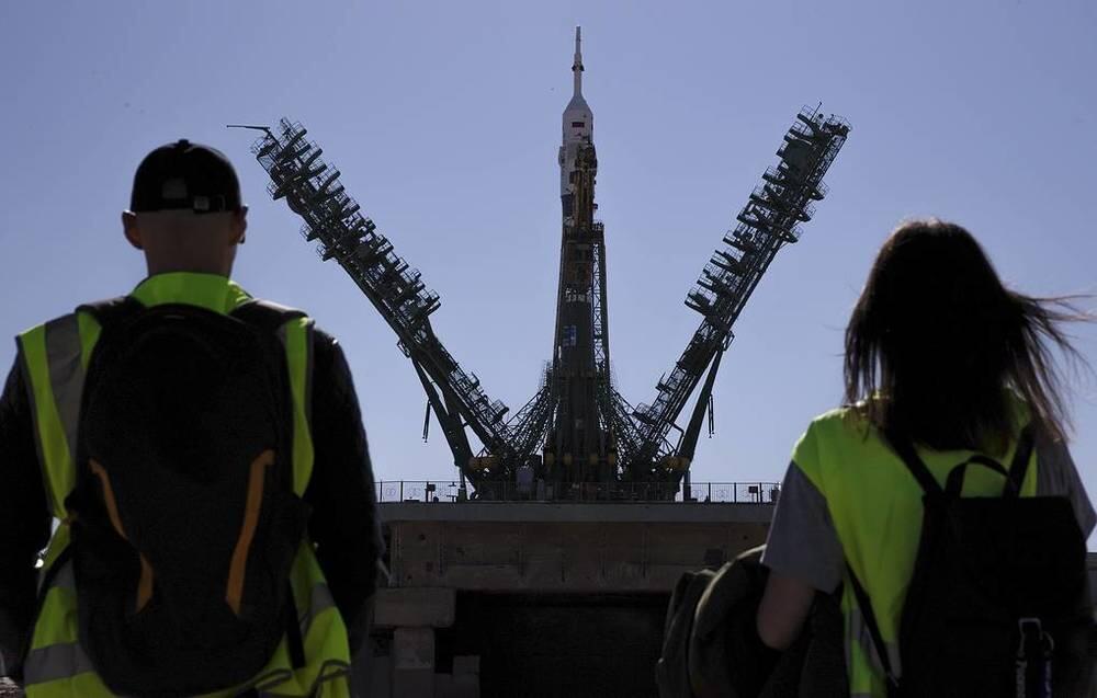 NASA representatives arrive at Baikonur over first cross flight aboard Soyuz