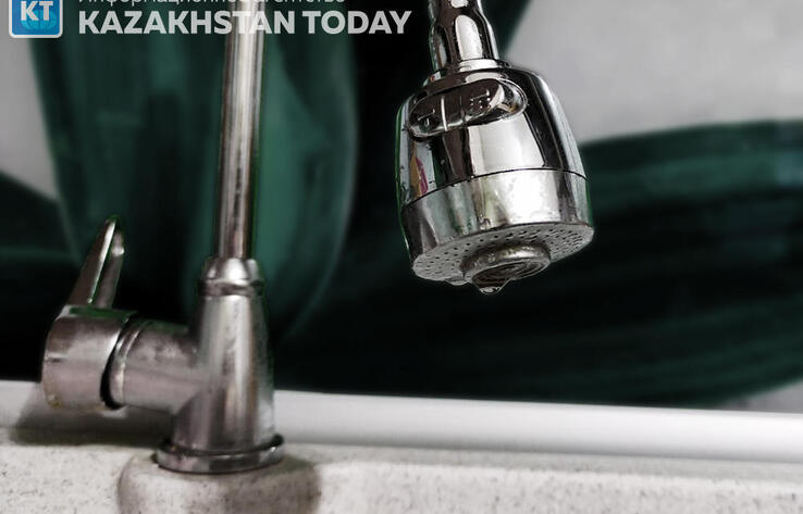 Ряд домов в двух районах Алматы остались без воды из-за аварии на водоводе