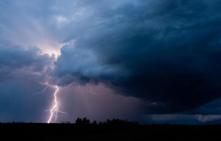 Синоптики объявили штормовое предупреждение в девяти регионах Казахстана