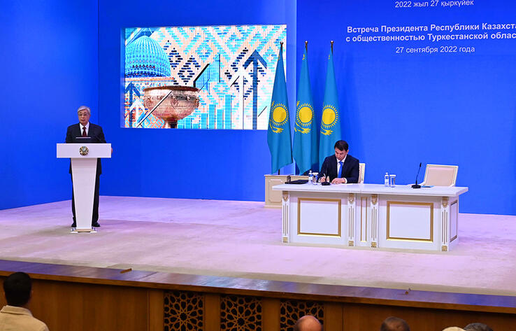 Президент Казахстана провел встречу с общественностью Туркестанской области 