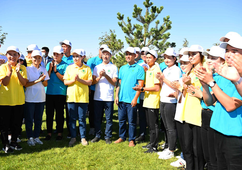 Токаев принял участие в акции экоактивистов Туркестанской области . Фото: telegram/БОРТ №1