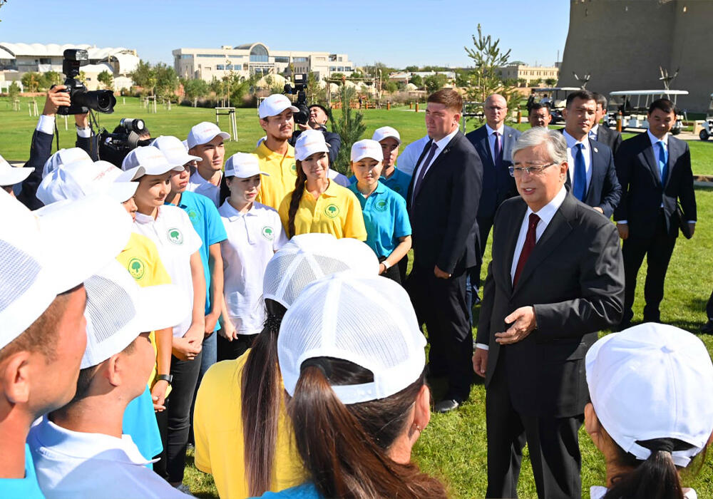 Токаев принял участие в акции экоактивистов Туркестанской области . Фото: telegram/БОРТ №1