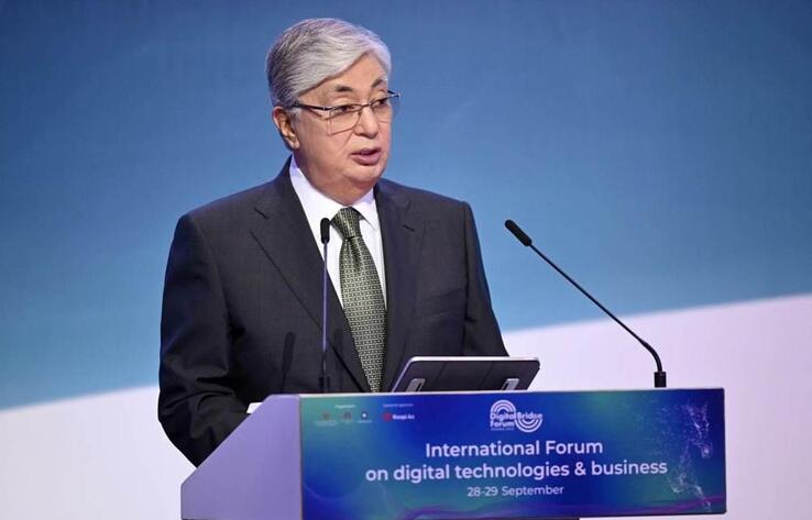 Тоқаев: Қазақстан мемлекеттік басқаруды цифрландырудың жаңа форматы – "Көрінбейтін үкіметке" көшеді