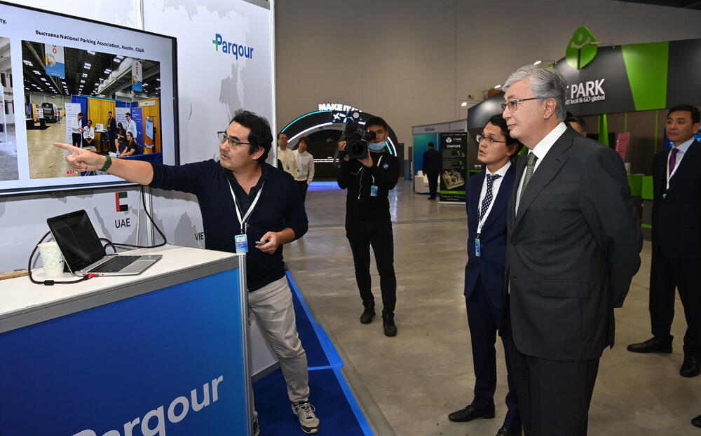 Digital Bridge 2022: President familiarized with projects at Startup Alley. Images | akorda.kz