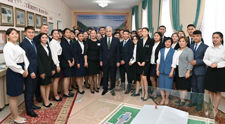 Президент РК посетил педагогический колледж имени Мухтара Ауэзова