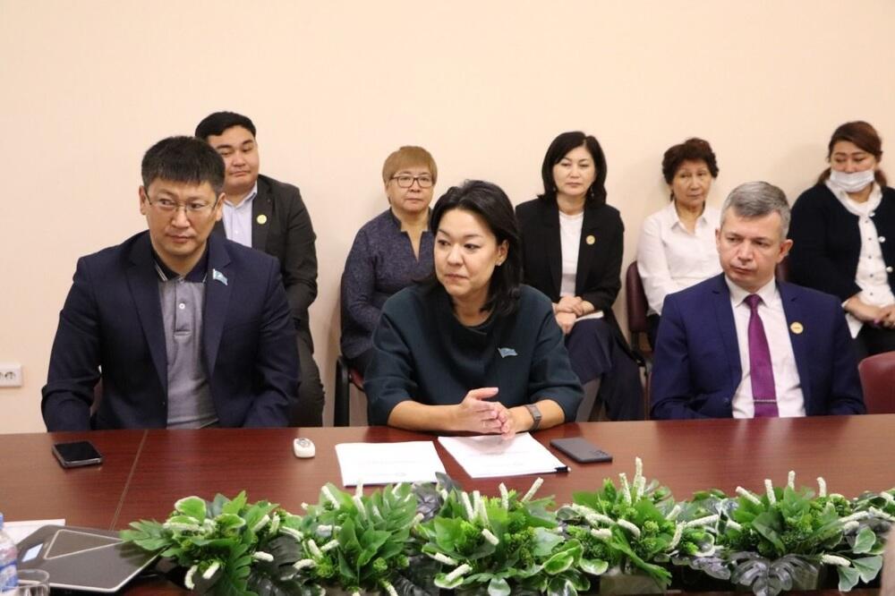 Проект новой политической платформы AMANAT обсуждают в четырех тысячах первичных партийных организаций. Фото: AMANAT