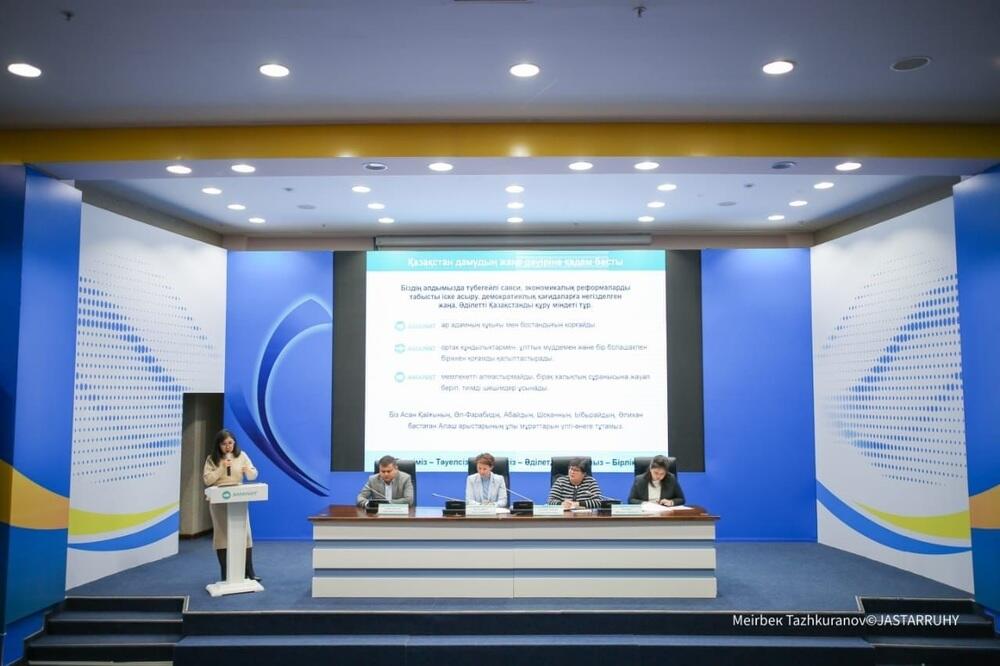 Проект новой политической платформы AMANAT обсуждают в четырех тысячах первичных партийных организаций. Фото: AMANAT