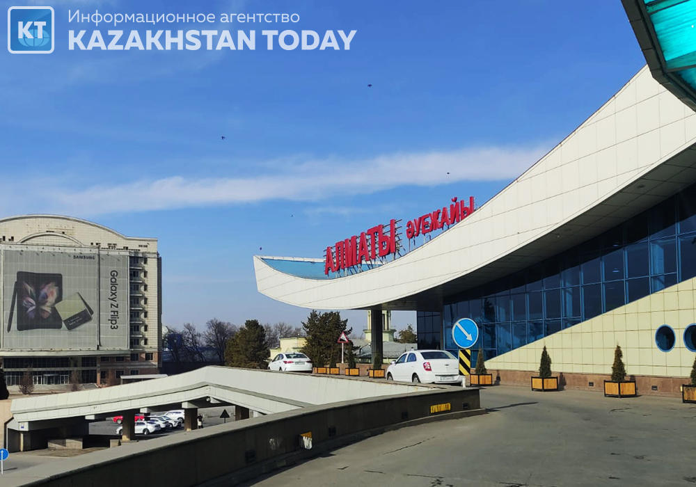 В аэропорту Алматы снесли пристройку к старому зданию VIP-терминала 
