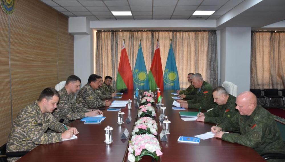 Состоялась встреча начальников генштабов Казахстана и Беларуси