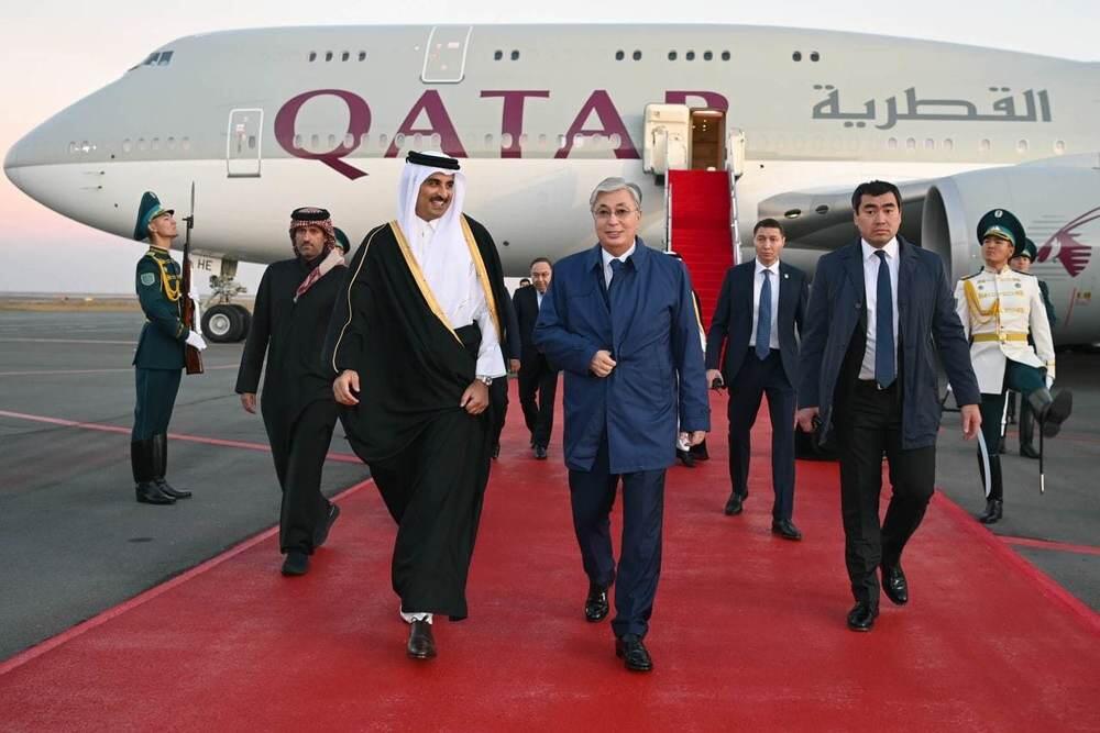 Президент Казахстана встретил в аэропорту Астаны эмира Катара