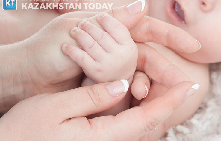 Сроки выплаты ежемесячного пособия по уходу за ребенком увеличат в Казахстане
