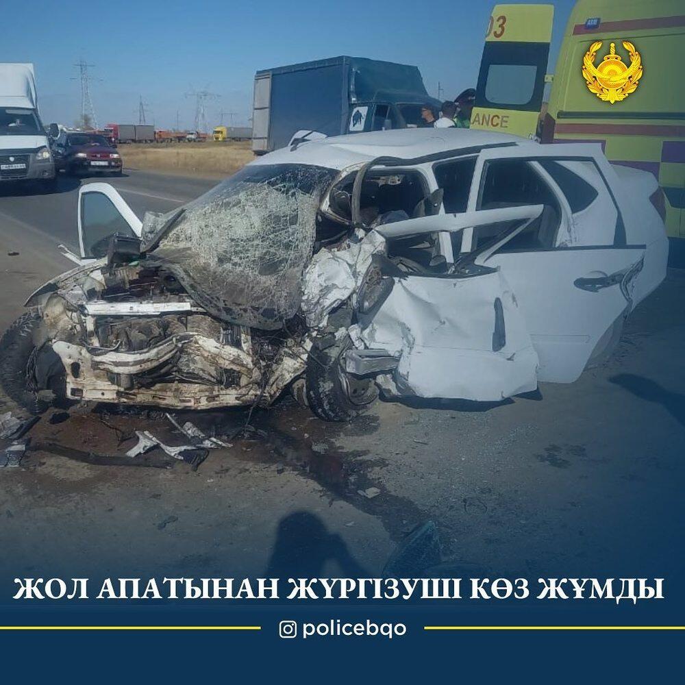 В результате аварии на автодороге Уральск - Атырау один человек погиб, четверо госпитализированы. Фото: instagram/policebqo