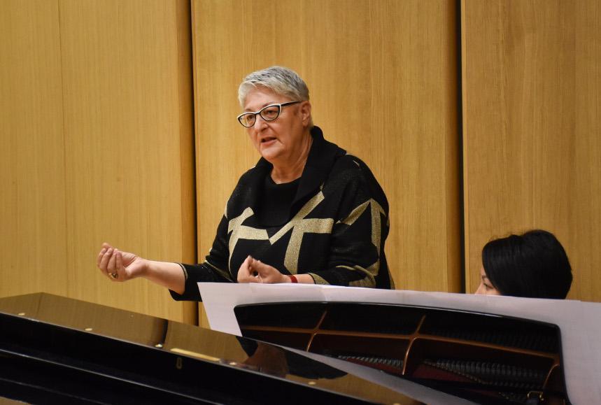 Italian coach conducts master class for singers of Astana Opera International Opera Academy. Images | astanaopera.kz