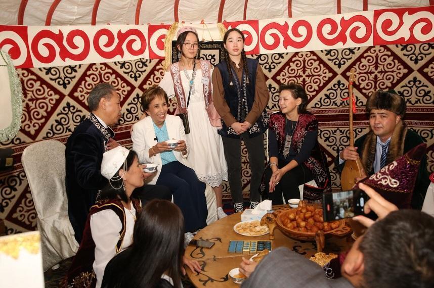 Jordan Princess Basma bint Talal visits Kazakh yurt at charity event in Amman. Images | gov.kz