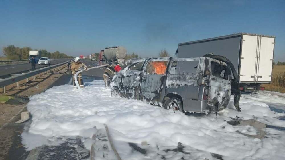 Автомобиль загорелся в результате ДТП в Туркестанской области: один человек погиб 